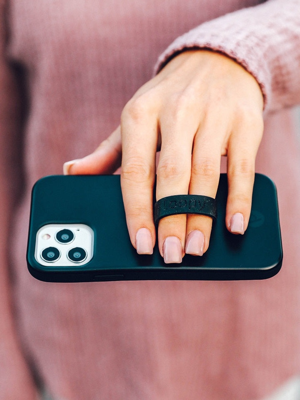 Loopy•  iPhone 15 Pro Stealth Black + Black Loop